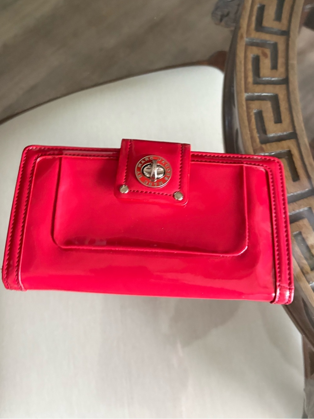 ❤️❤️MARC BY MARC JACOBS RED PATENT LEATHER TURNLOCK WALLET!❤️❤️